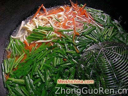 韭菜炒喉丝图解做法·美食中国图片-meishichina.com