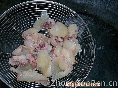 白萝卜烧鱿鱼的详细做法·美食中国图片-meishichina.com