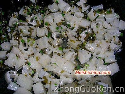酸菜炒藕丁的详细做法·美食中国图片-meishichina.com