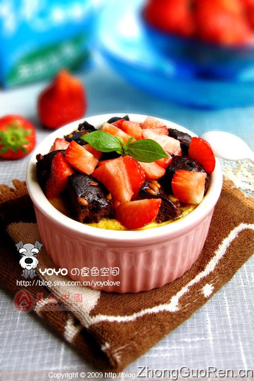 草莓枣糕布丁