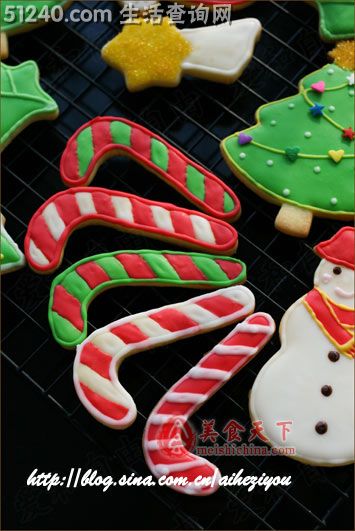 蛋白糖霜饰圣诞饼干