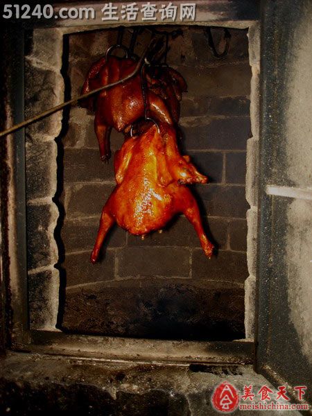 北京的全聚德挂炉烤鸭。