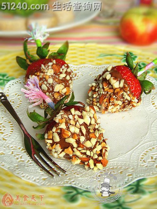 超简单精巧的母亲节甜点-草莓巧克力棒棒糖