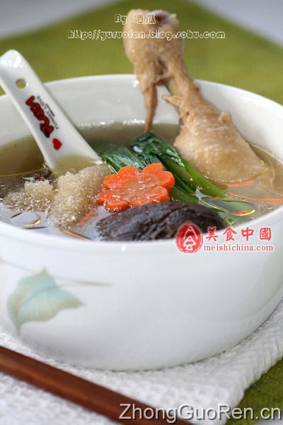 椎茸竹荪煲鸡汤