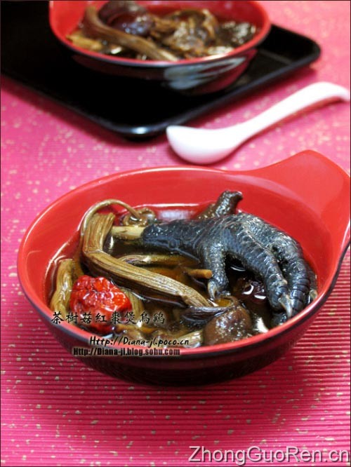 烹然心动·茶树菇红枣煲乌鸡