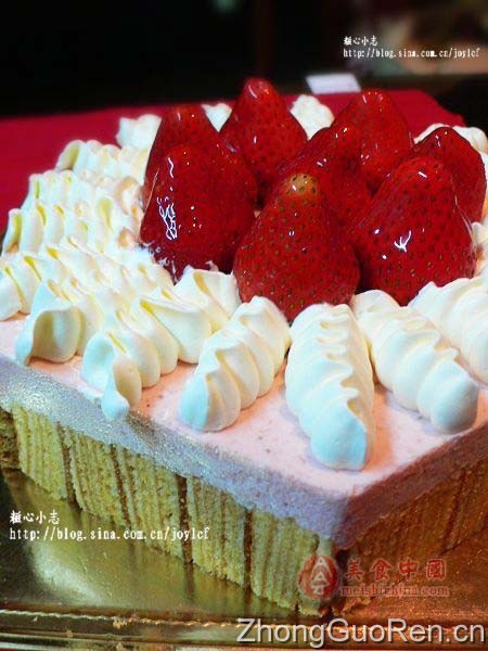 千层草莓慕斯蛋糕