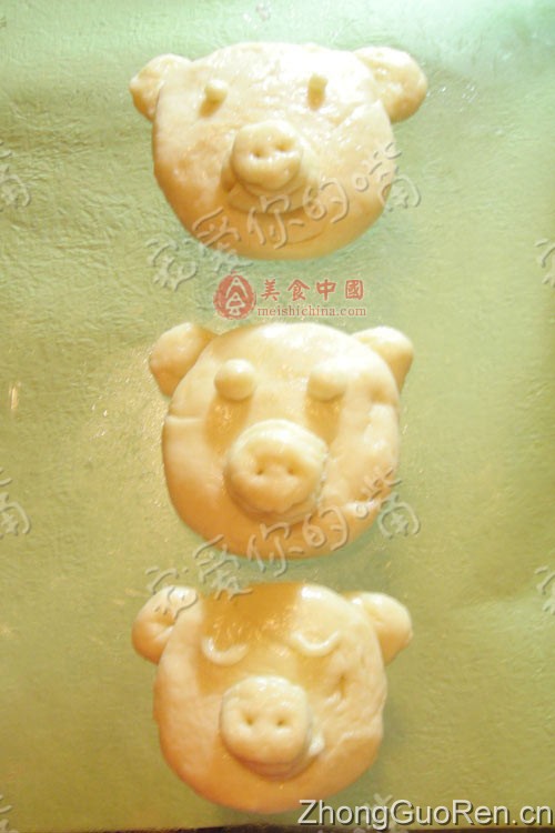 面包雕塑之三只熊