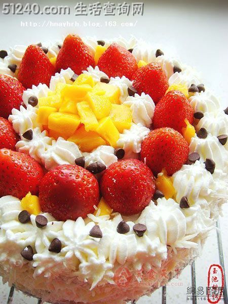 母亲节，给妈妈做蛋糕了——草莓芒果奶油蛋糕