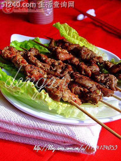 风靡全国大街小巷的一道新疆小吃---烤羊肉串儿