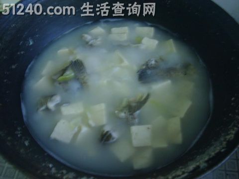 黑鱼豆腐汤