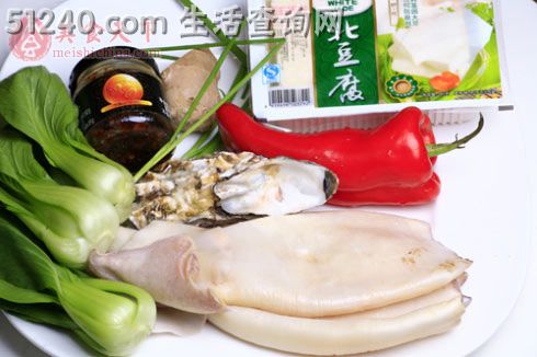 石锅牡蛎鱿鱼豆腐汤