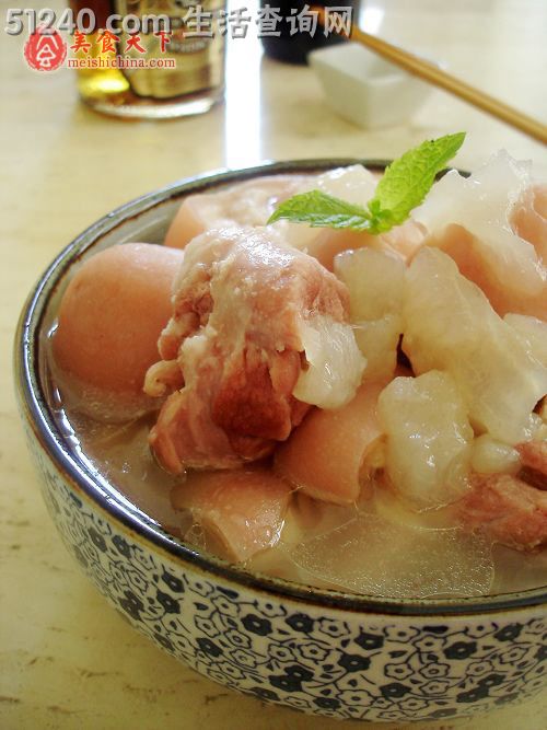 对抗炎夏的一道大肉汤：冬瓜瓤炖猪脚